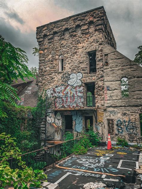 Abandoned mansion in New York [OC] : r/AbandonedPorn