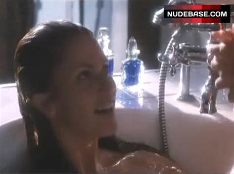 Watch Free Angie Everhart Nude Boobs Another Weeks Porn Video