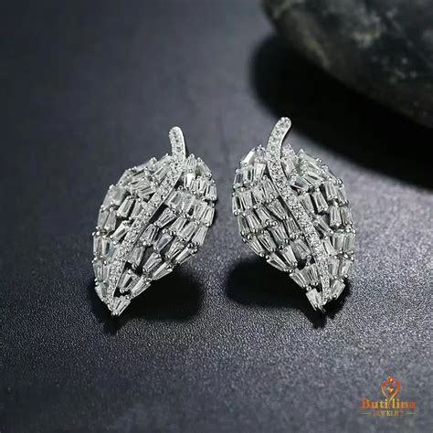 E Luxurious Leaves Shape White Zircon Crystal Earring Zinc Alloy