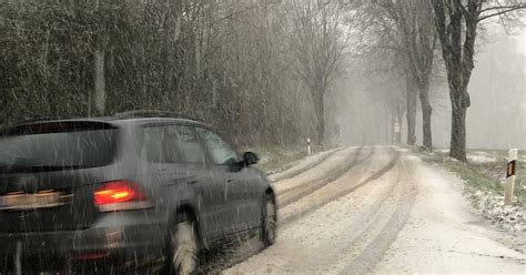 Schneefall Sorgt In Minutenschnelle F R Spiegelglatte Stra En Lokale