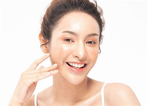 3 Rekomendasi Skincare Untuk Mencerahkan Wajah Erhastory