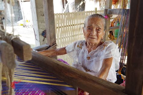 Magdalena Gamayo: Weaving history and inabel for over 80 years – Narra Studio