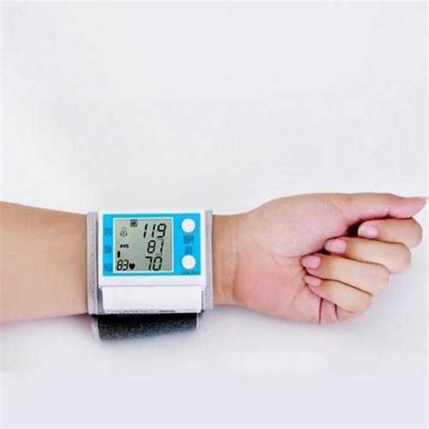 Аппарат мерить давление на запястье – правильное измерение давления на ...