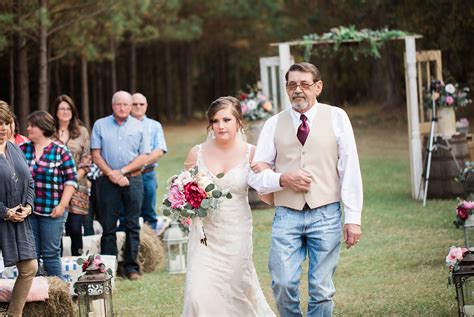 Rachel Leigh Photography » » Lauren & James’ Rustic Wedding