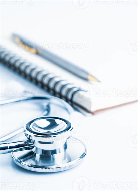 Medical stethoscope with blank notepad 10219405 Stock Photo at Vecteezy