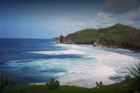 Pantai Widodaren Surga Tersembunyi Dengan Keindahan Yang Menawan Di