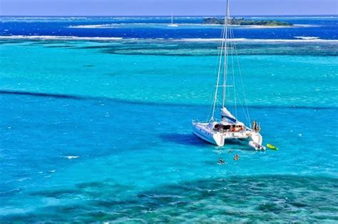 Location catamaran avec skipper aux Antilles Croisière Grenadines