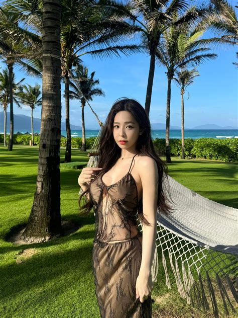 Hot girl triệu follow đốt mắt với loạt ảnh bikini nóng hơn thời tiết Báo Tri thức và Cuộc sống