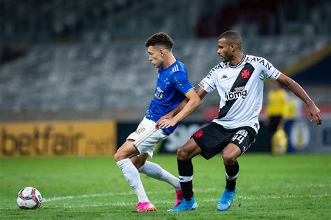 Globo e CBF alteram horário da partida entre Vasco e Cruzeiro