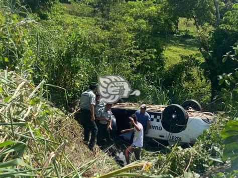 Por Exceso De Velocidad Vuelcan Patrulla De La Gn En El Sur De