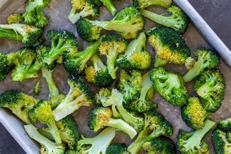 Oven-Roasted Broccoli (3 Ingredients) - Momsdish