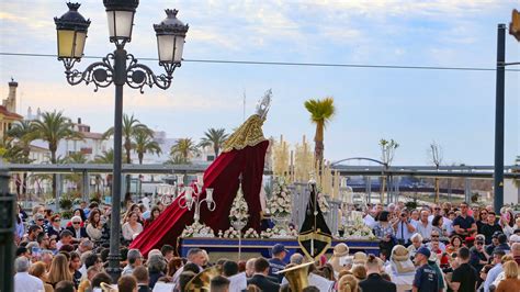 Chiclana La Banda Le Da La Bienvenida A La Procesión De Oración En El