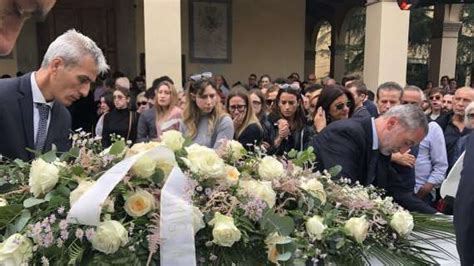 L Ultimo Saluto A Federica Morta A Anni In Un Incidente Stradale