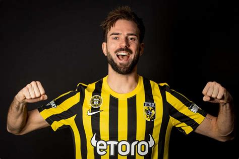 Oficial Davy Propper Regressa Ao Futebol E Assina Pelo Vitesse