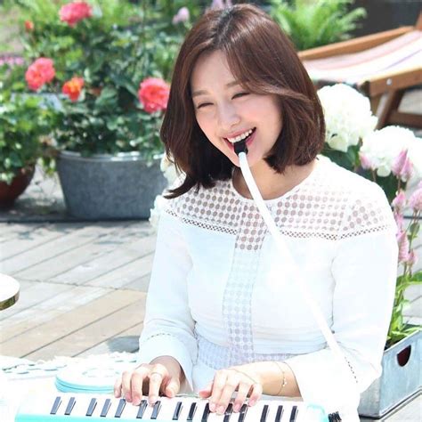 Ngăm nhin anh hot girl Kim Ji Won trong cuôc sông đơi thương