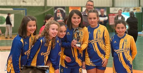 El equipo femenino de fútbol sala de Enmedio participó en el Torneo de