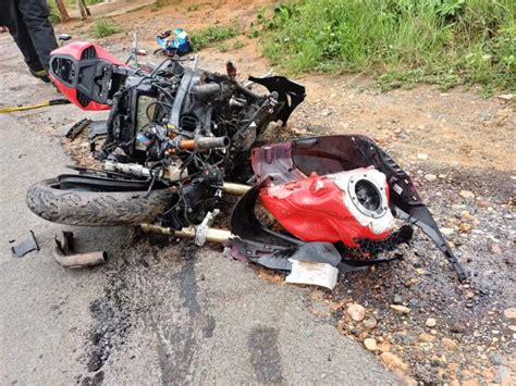 TRÊS PESSOAS MORREM APÓS GRAVE ACIDENTE ENTRE MOTOCICLETAS E CARRO NA