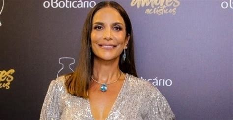 Mesmo Cansada Ivete Sangalo Se Diverte Ao Lado De Amigos Que Del Cia