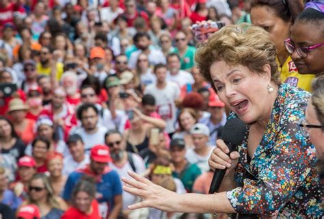 Dilma lidera Ato das Mulheres pela Democracia em apoio a Lula Nós