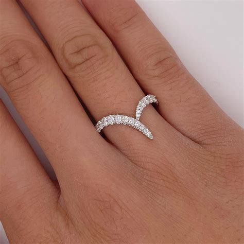 Customizable V Diamond Band Ring 14k White Gold 20 Diamonds In Iconic