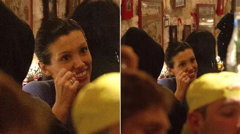 De transparência e sem lingerie Bianca Censori curte Paris