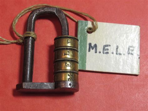 TRES ANCIEN CADENAS A 4 ROULEAUX VINTAGE COMBINATION PADLOCK