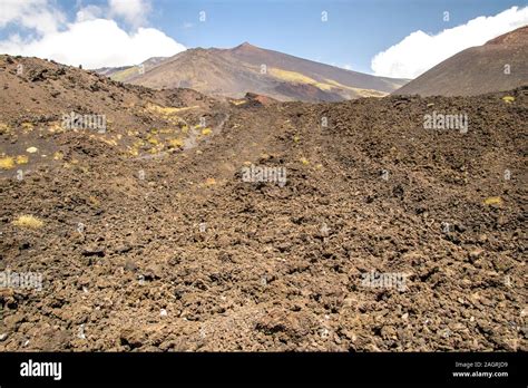 Uno De Los Volcanes M S Activos Del Mundo El Monte Etna Es