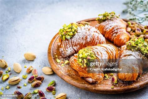 Sfogliatelle Italian Pastry Photos and Premium High Res Pictures ...