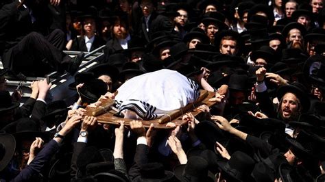 Thousands Flock To Ultra Orthodox Rabbis Funeral In Jerusalem Bbc News