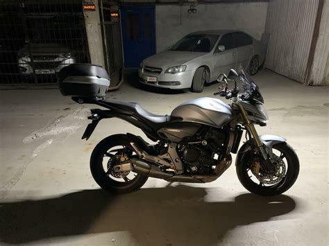 Купить б у Honda CB 600F Hornet инжектор 6 передач в Москве серебристый naked bike 2008 года