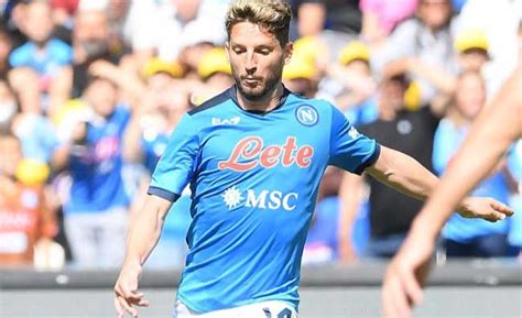 Mistero Mertens Il Belga Si Allena Da Solo Ma La Moglie Cancella La