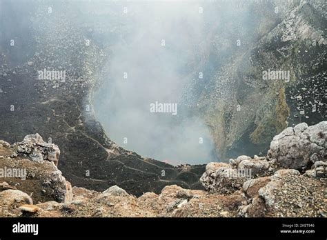 Größter aktiver vulkan Fotos und Bildmaterial in hoher Auflösung Alamy