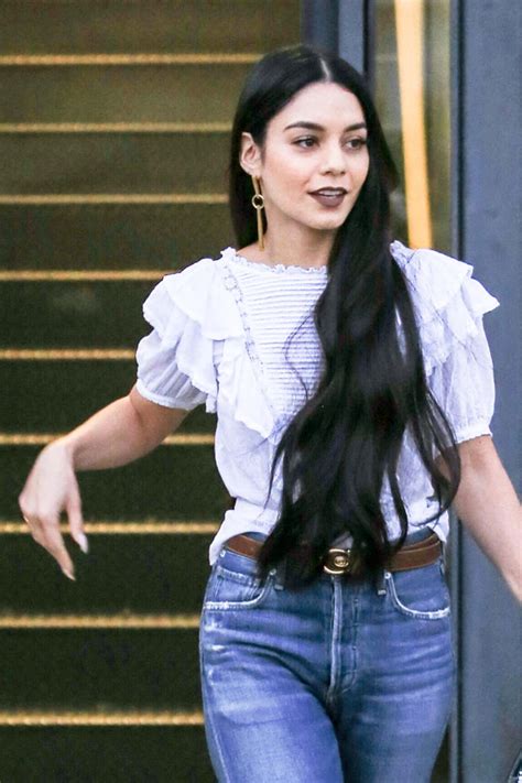 Vanessa Hudgens Kurze Blonde Haare 2024