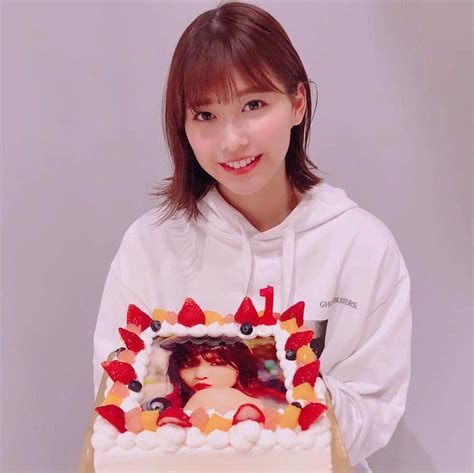 渡邉理佐さんのインスタグラム写真 渡邉理佐instagram 「どんなケーキだったか皆さんにも♫2枚目の「嬉しい嬉しい〜」の顔が可愛い