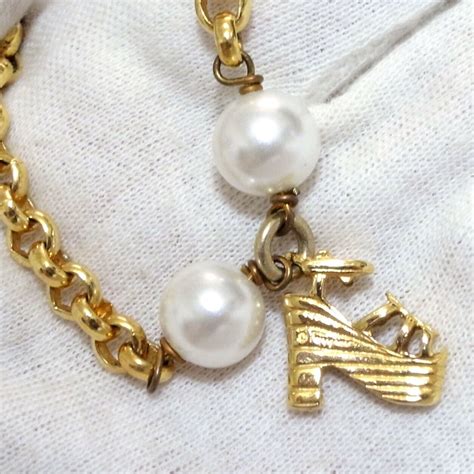 Auth Salvatore Ferragamo Faux Pearl Shoe Motif Necklace Goldtone