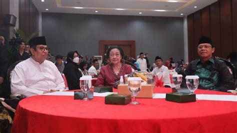 Megawati Hingga Tgb Hadiri Peringatan Isra Mi Raj Di Masjid At Taufiq