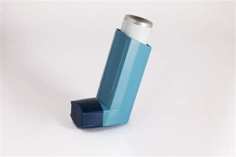 Single steroid-bronchodilator treatment improves persistent asthma