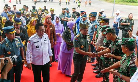 Kunjungan Kerja Ke Kepri Panglima Tni Disambut Gubernur Dengan Prosesi