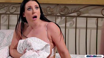irrumpe durante el anal de sus compañeras de cuarto XVIDEOS
