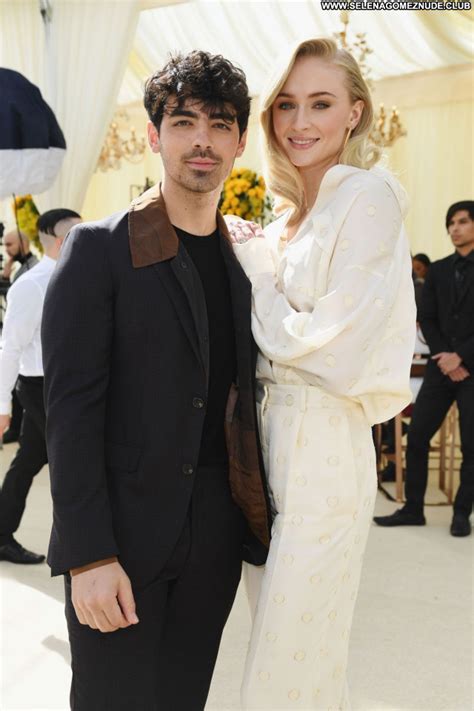 Sophie Turner No Source Babe Posing Hot Celebrity Sexy Beautiful Nude Celebrities Mobile