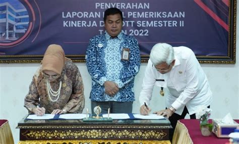 Ketua Dprd Dan Wagub Prov Sumsel Terima Lhp Kinerja Dan Dtt Semester