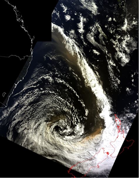 How Australia's biggest dust storm went on to green the ocean