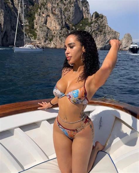 Hot Sexy Lehla Samia Bikini Pics