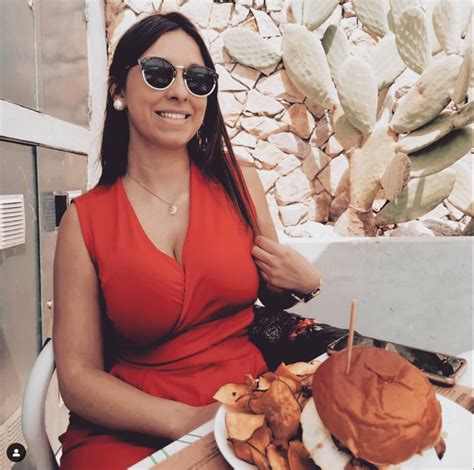 cette vieille MILF italienne de 44 ans elle est déjà trop vieille selon vous sur Onche votre