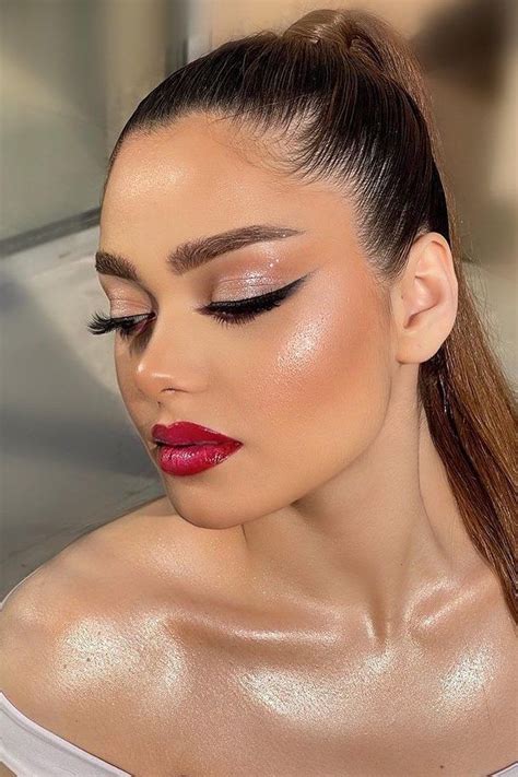 Glitter Makeup Nude Makeup Look With Glitter Eyeshadow Foto Ideer Foto