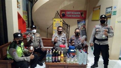 Kecurigaan Polisi Terbukti Dua Warung Di Margoyoso Pati Ini Jual Miras