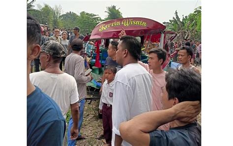 Ngeri Penumpang Odong Odong Meninggal Dunia Ditabrak Kereta Api