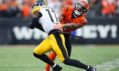 Steelers Hc Mike Tomlin Gives Trenton Thompson His Flowers