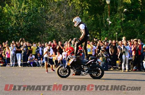 Rok Bagoros Stunts Istanbul Aboard Ktm 200 Duke Video