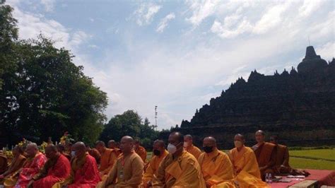 Ratusan Pemuka Agama Buddha Dari Negara Gelar Doa Dan Ziarah Di